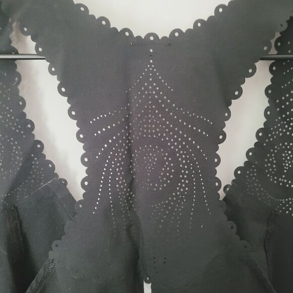 Lululemon Run a Marathon Singlet in Black - Picture 4 of 8